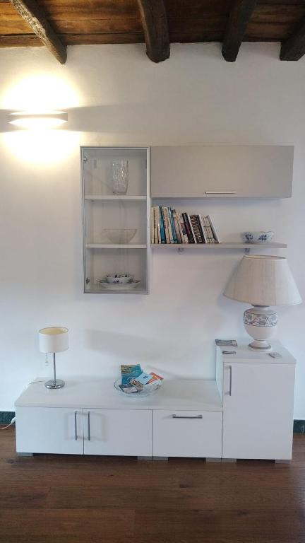 Knihovna v apartmánu
