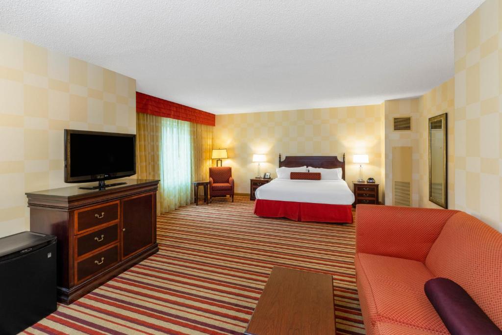 Wyndham Grand Oklahoma City Downtown - 1 Cama King, Una Habitación, Suite Junior, Piso De Club, No Fumar