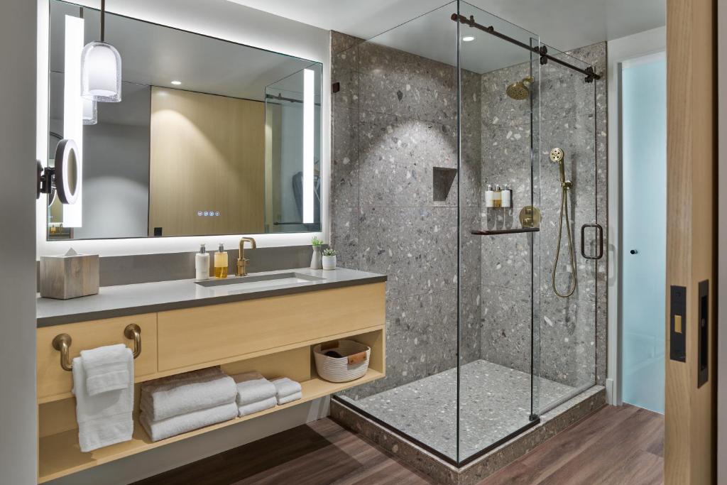 Mission Pacific Beach Resort, part of JdV by Hyatt - Deluxe Room