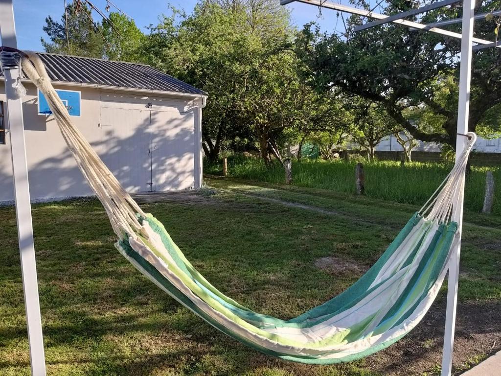 a hammock in a yard with a house at La casa del abuelo Ángel in Lugo