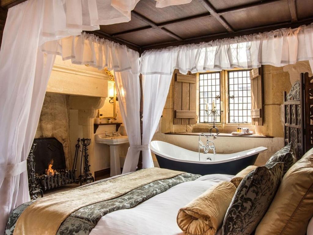 Abbots Grange Manor House - Deluxe King Room