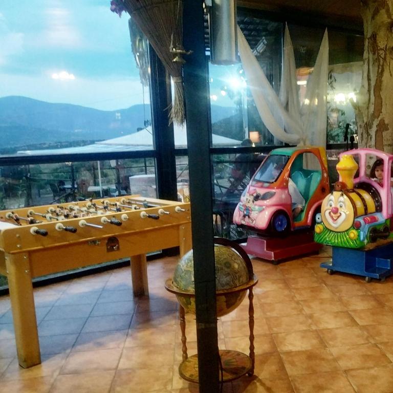 A seating area at Posada Rural SPA Granja LA TEJERA de Lozoya