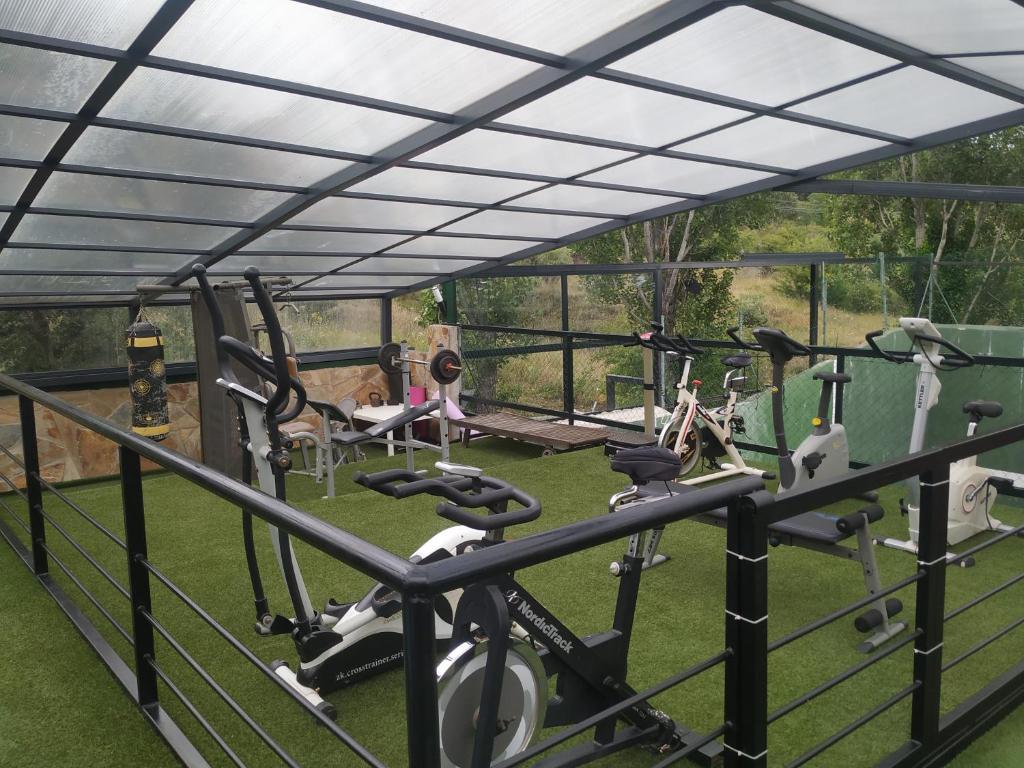 The fitness centre and/or fitness facilities at Posada Rural SPA Granja LA TEJERA de Lozoya