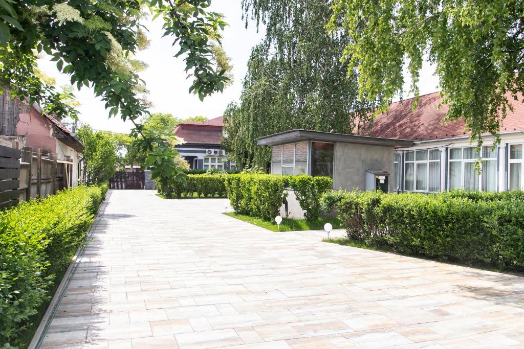 Zahrada ubytování Airport Wanderer Inn - Vándor fogadó