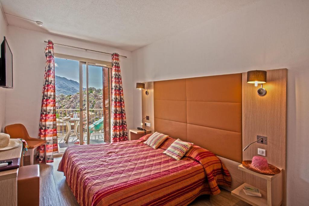 Postel nebo postele na pokoji v ubytování Hotel Kalliste