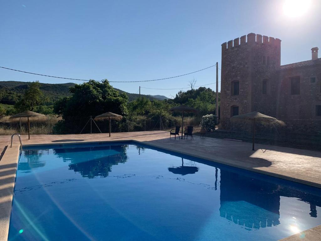 Masia de San Juan - castillo con piscina en plena Sierra ...