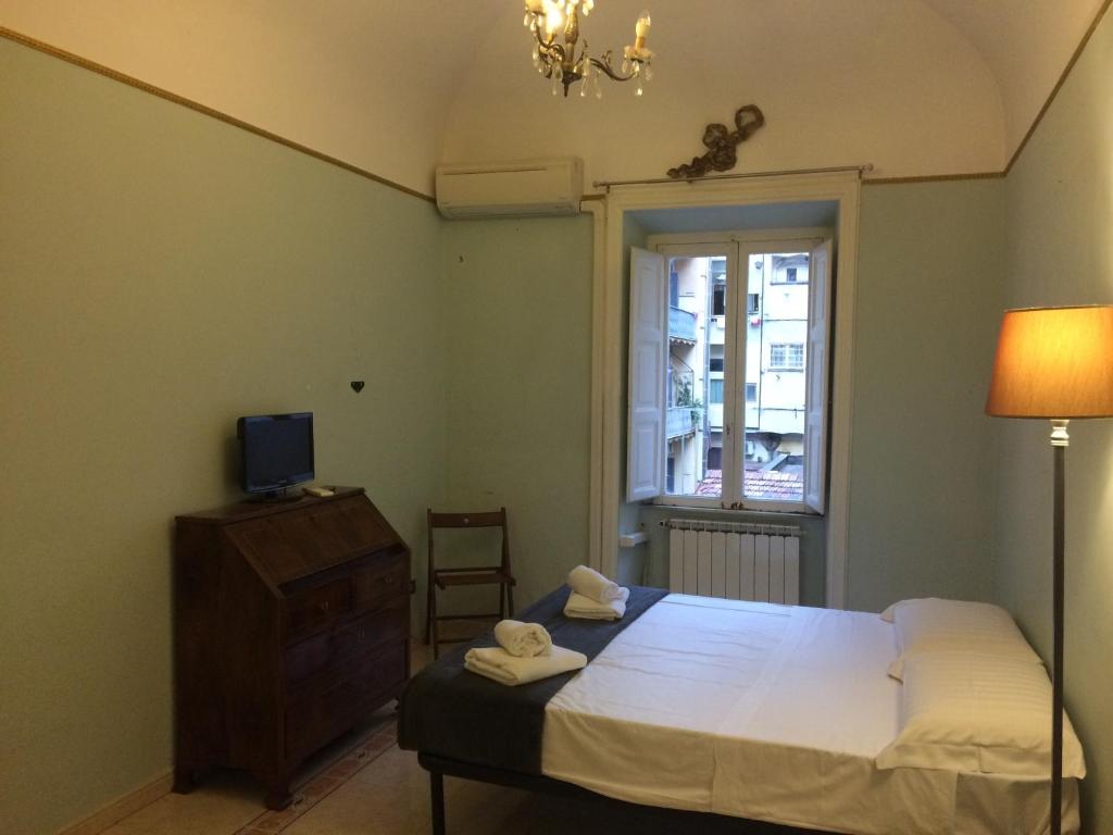 Posteľ alebo postele v izbe v ubytovaní Apt via cernaia center of rome