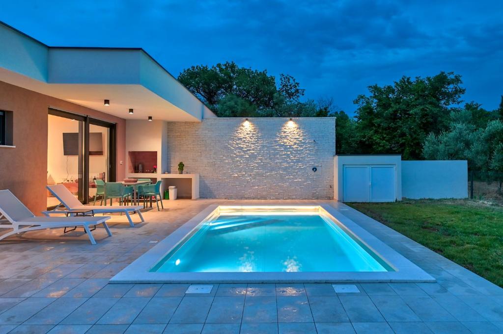 Basen w obiekcie Villa Little Mo lub w pobliżu