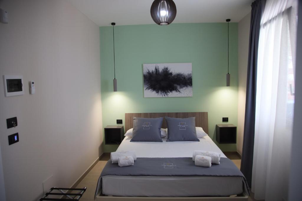 Posteľ alebo postele v izbe v ubytovaní Valenti rooms & relax