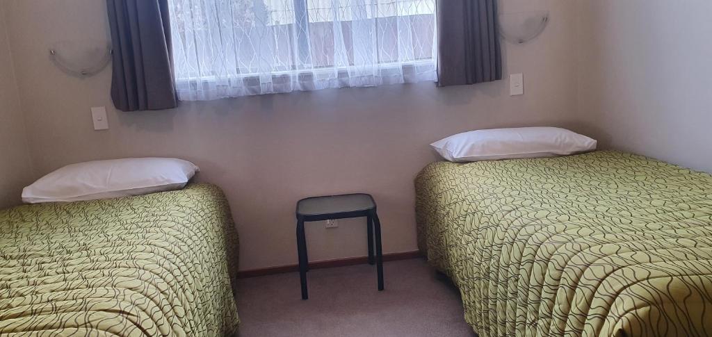 Postel nebo postele na pokoji v ubytování Ashburton's Regency Motel