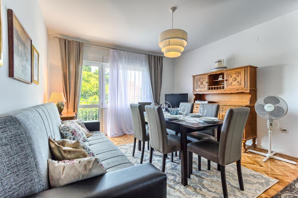 Kuchyňa alebo kuchynka v ubytovaní Regent Apartment in Kastela