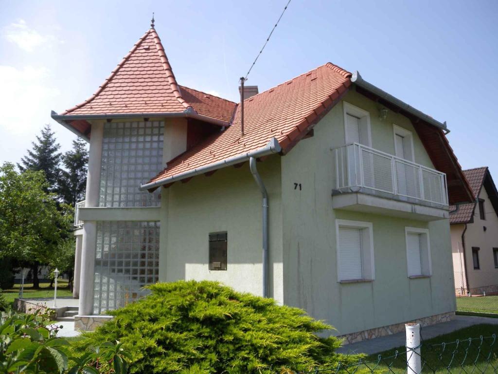 Foto da galeria de Holiday home in Balatonmariafürdo 19281 em Balatonmáriafürdő