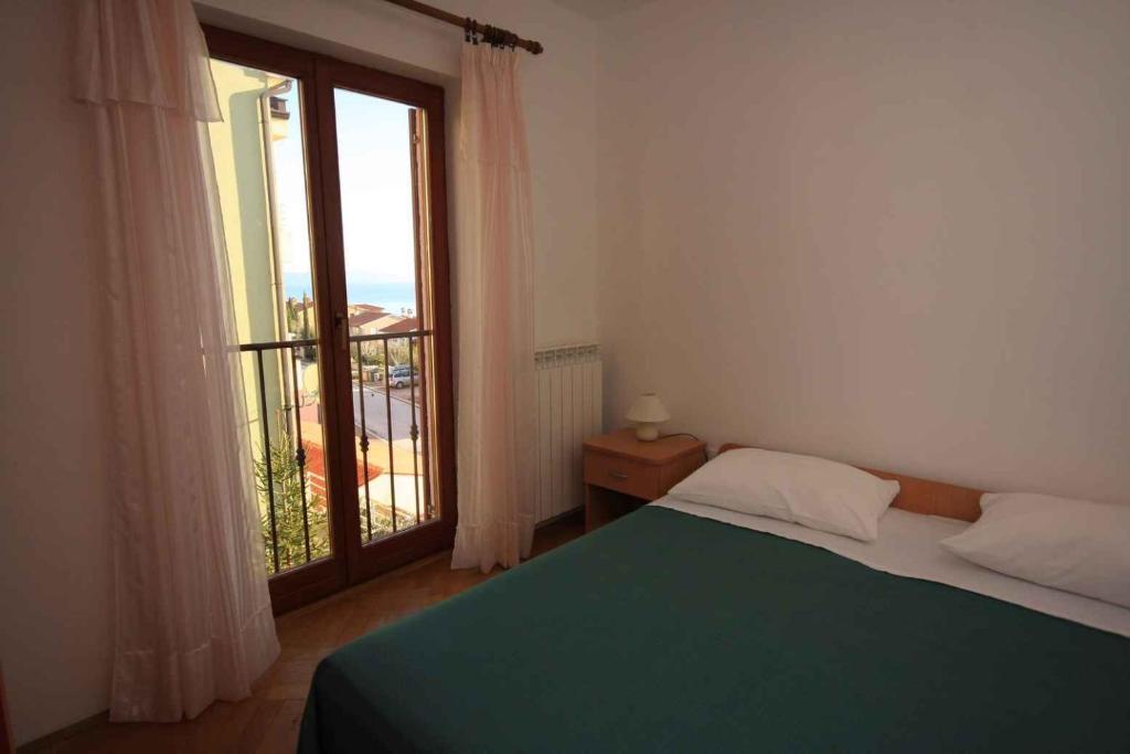Posteľ alebo postele v izbe v ubytovaní Apartments in Rabac 16693