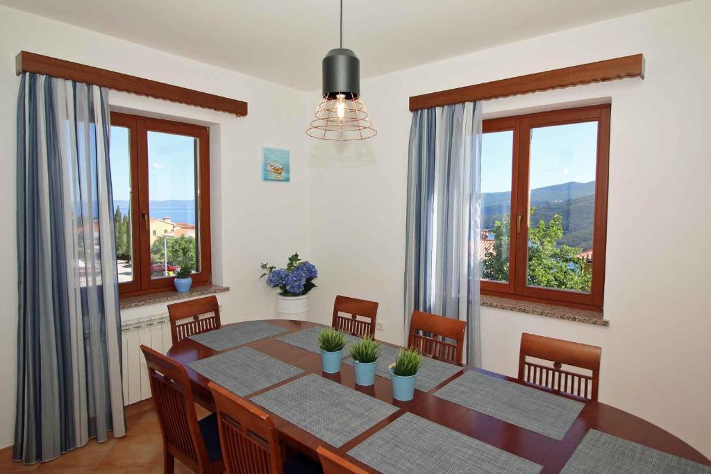 Výhľad na hory alebo výhľad na hory priamo z apartmánu