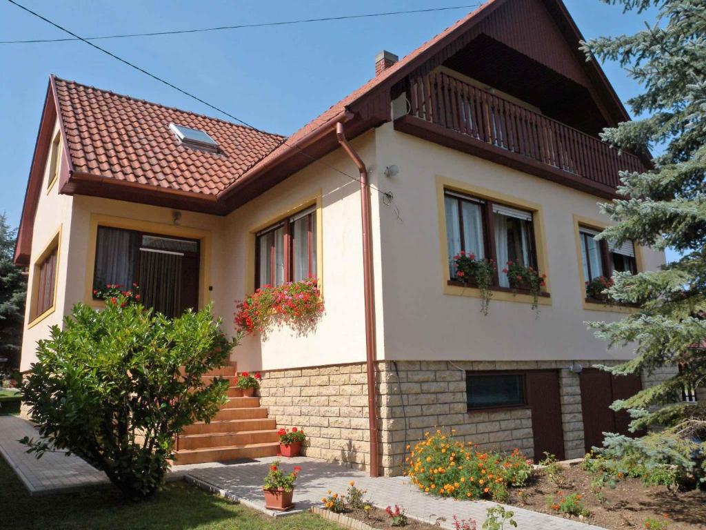 Budova, v ktorej sa dovolenkový dom nachádza