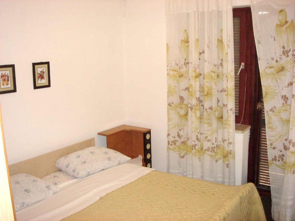 Postel nebo postele na pokoji v ubytování Holiday home in Starigrad-Paklenica 6797