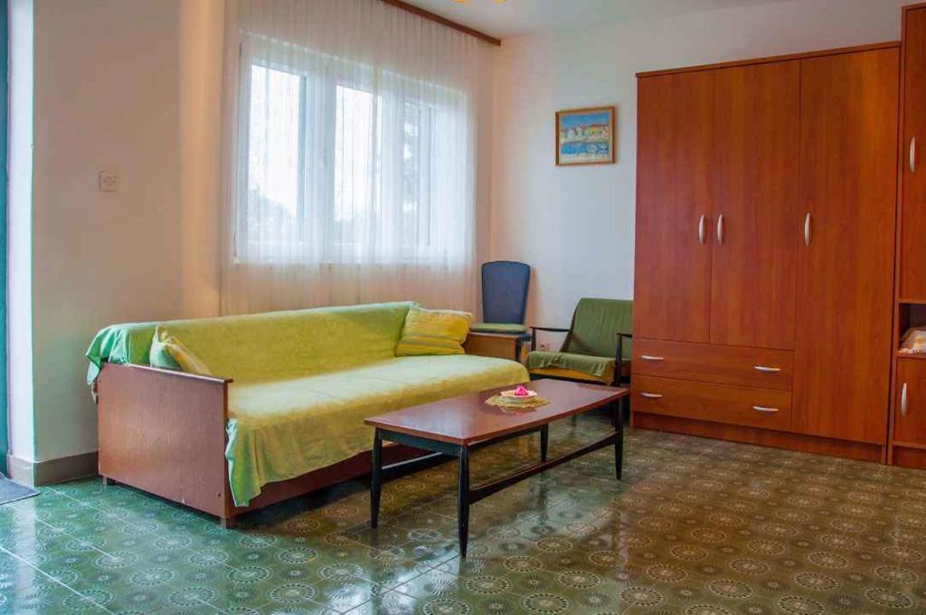 a living room with a couch and a coffee table at Apartment in Pucisca/Insel Brac 5972 in Pučišća