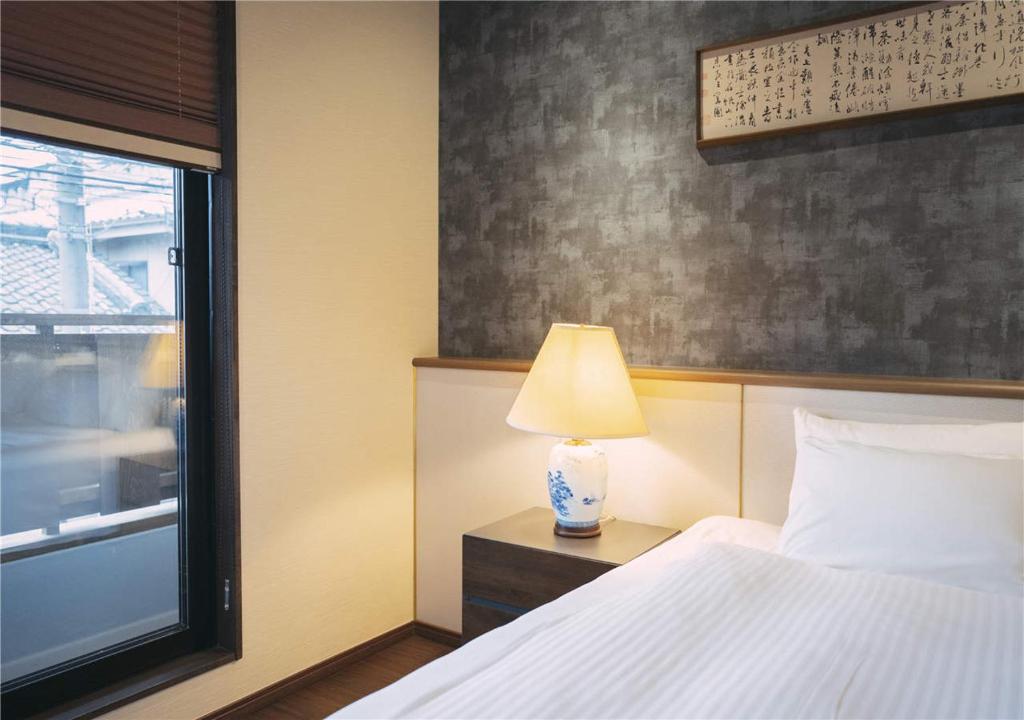 Postel nebo postele na pokoji v ubytování 谷町君・星屋・城下の宿