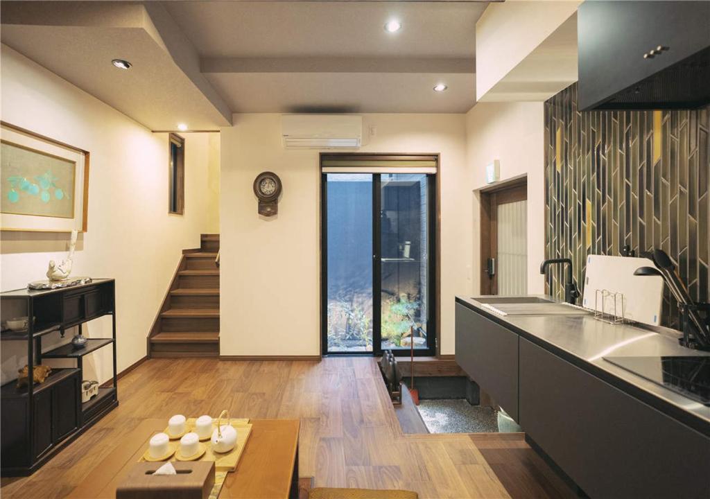 Kuchyň nebo kuchyňský kout v ubytování 谷町君・星屋・城下の宿
