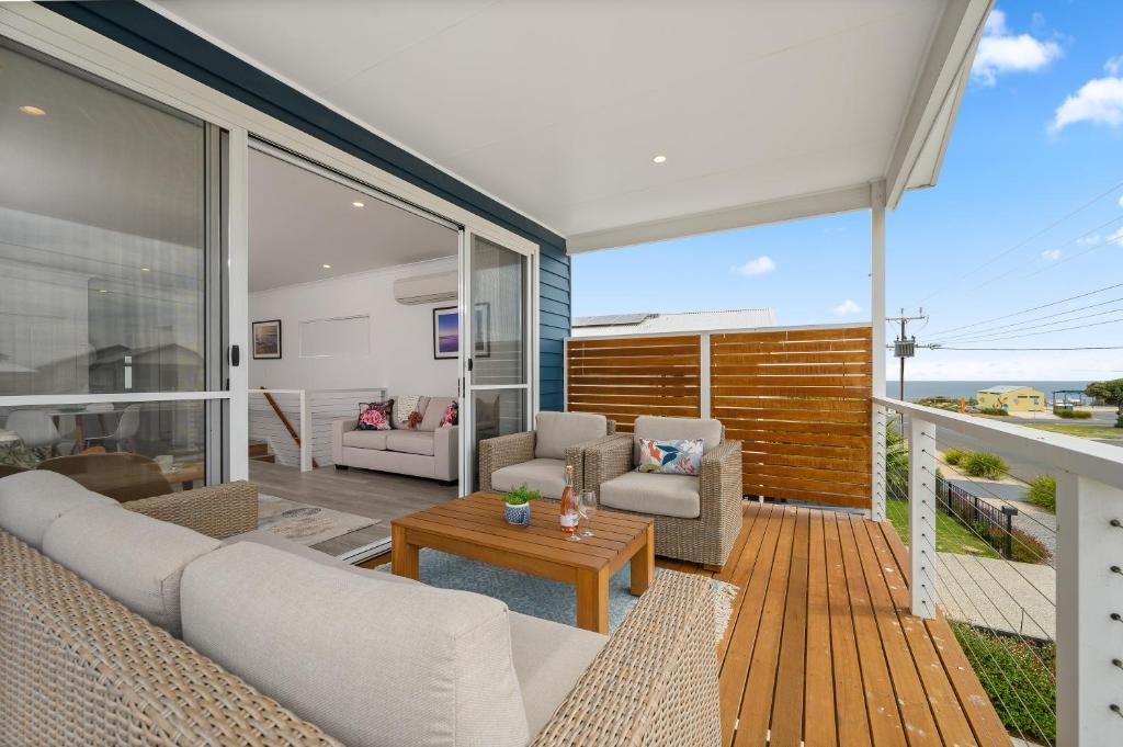 Χώρος καθιστικού στο Zion By The Sea - Aldinga Beach - C21 SouthCoast Holidays