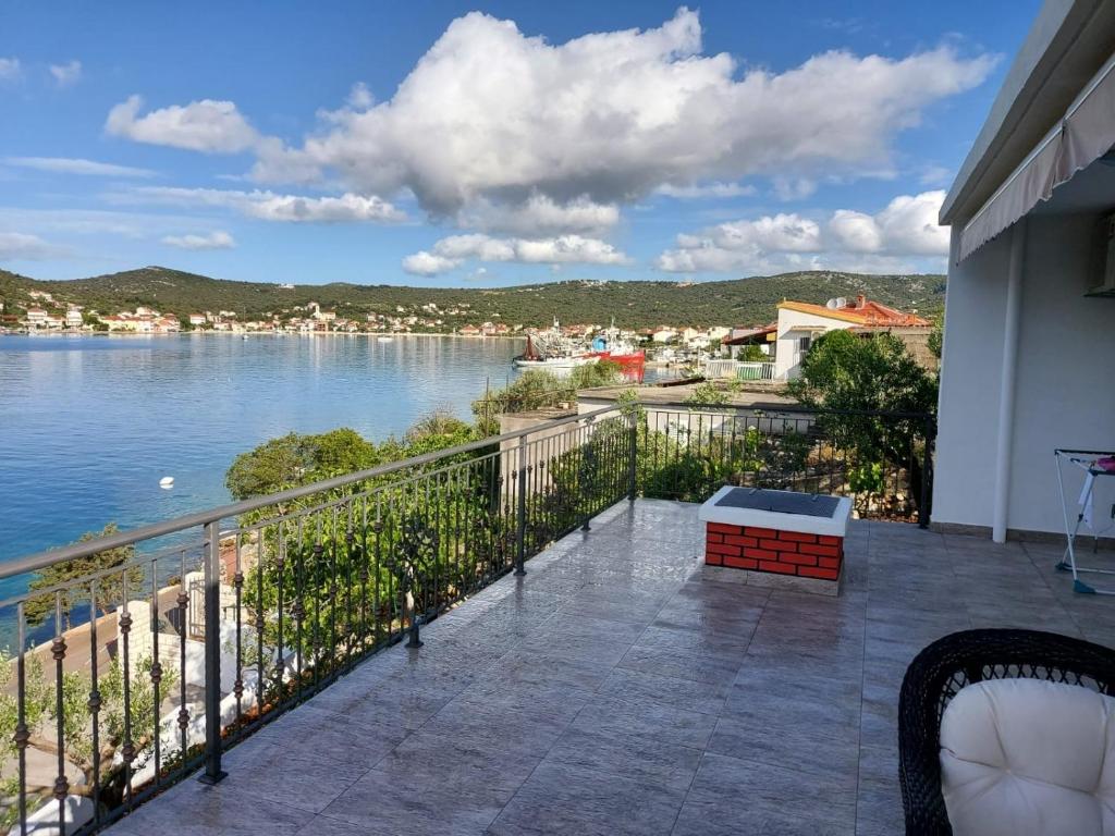 Apartment Ivica - sea view