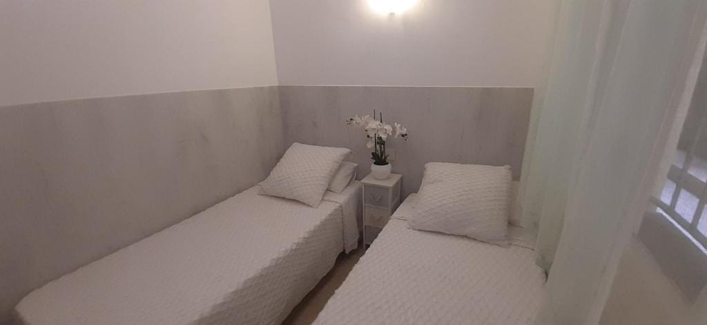 Posteľ alebo postele v izbe v ubytovaní Roses sobre el Mar