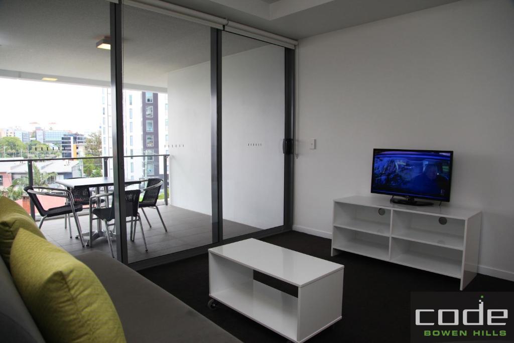 TV a/nebo společenská místnost v ubytování Code Apartments