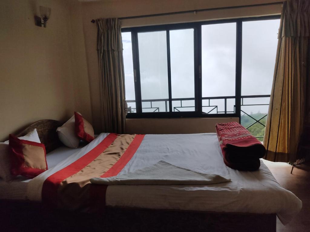 Hotel Nagarkot Holiday Inn - Habitación King Con Vistas A La Montaña
