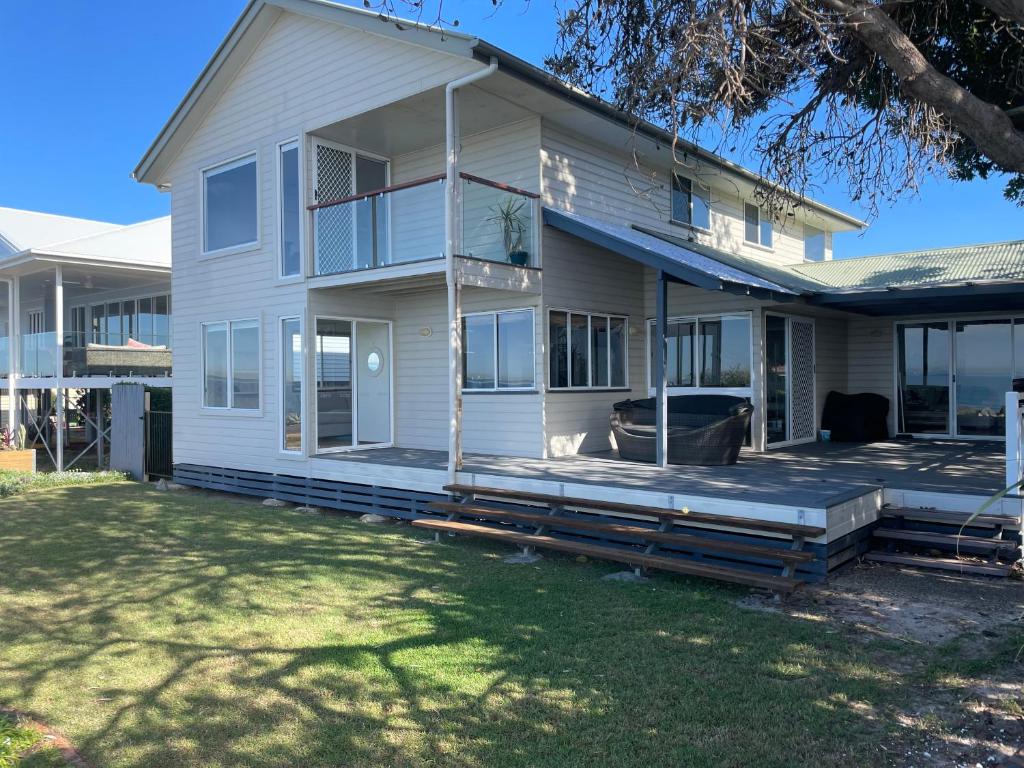 Ocean Pearl - 3 bedroom beachfront property! - Casa De Vacaciones