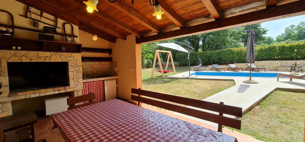 Basen w obiekcie Sunny Garden Villa with Pool lub w pobliżu