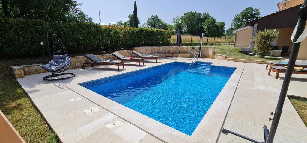 Basen w obiekcie Sunny Garden Villa with Pool lub w pobliżu