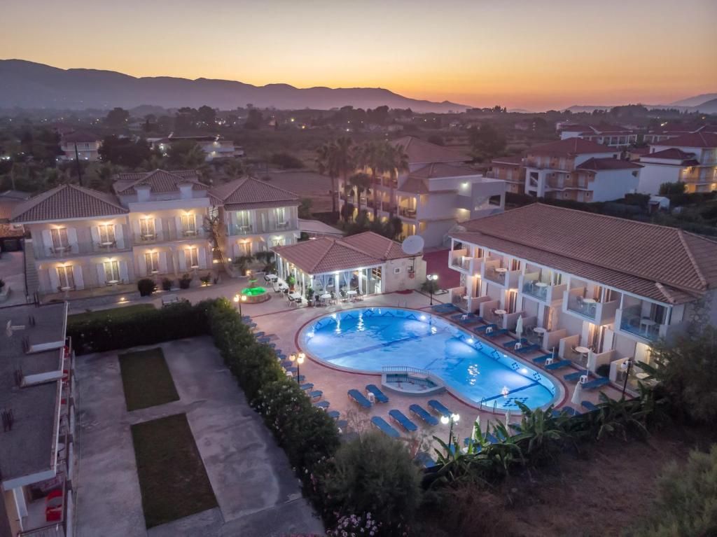 Bazén v ubytování APHRODITE APARTMENTS nebo v jeho okolí