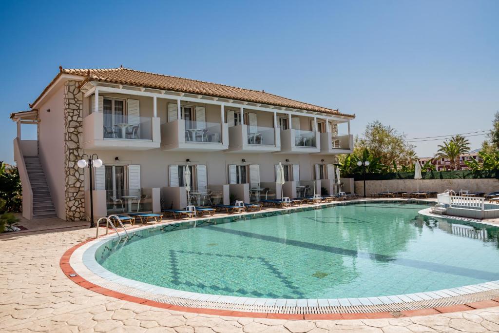 Bazén v ubytování APHRODITE APARTMENTS nebo v jeho okolí