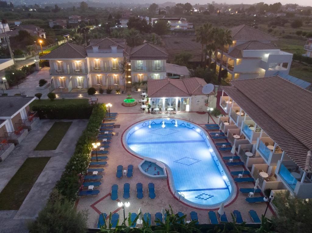 Bazén v ubytování APHRODITE APARTMENTS nebo v jeho okolí