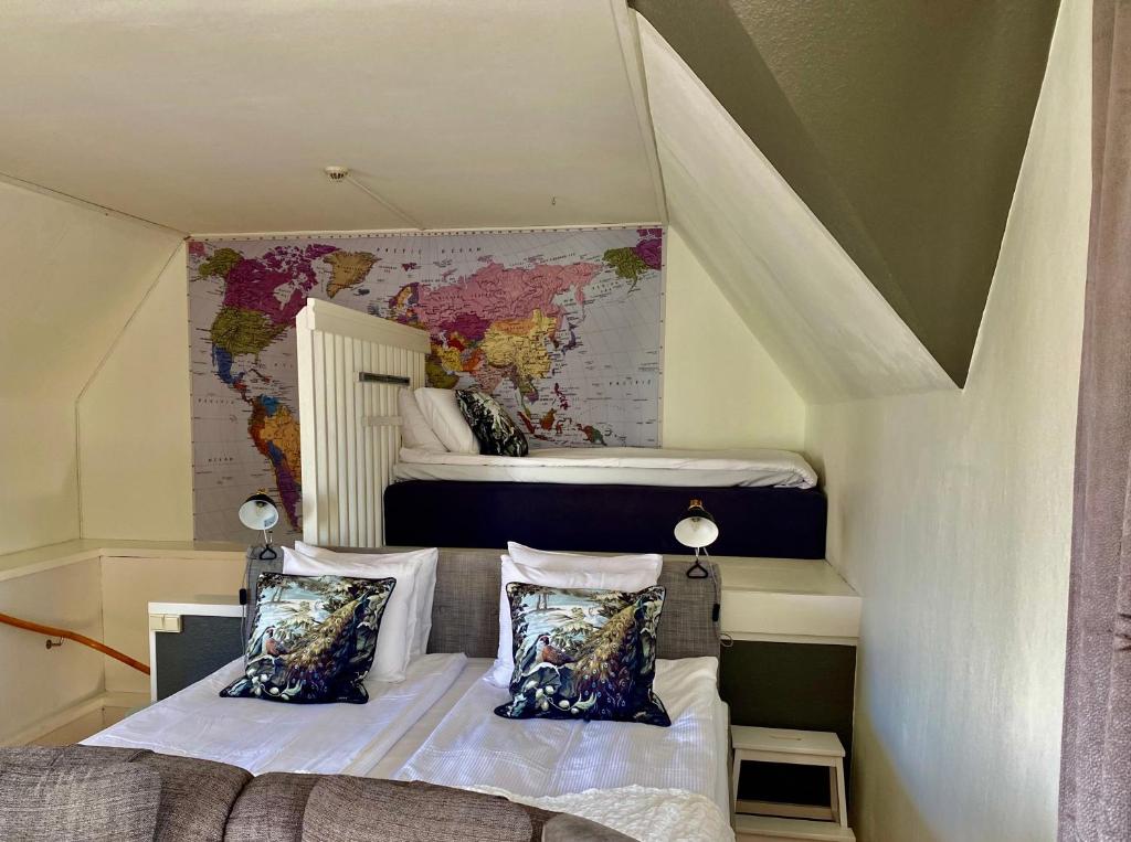 Postel nebo postele na pokoji v ubytování Grenna Hotell
