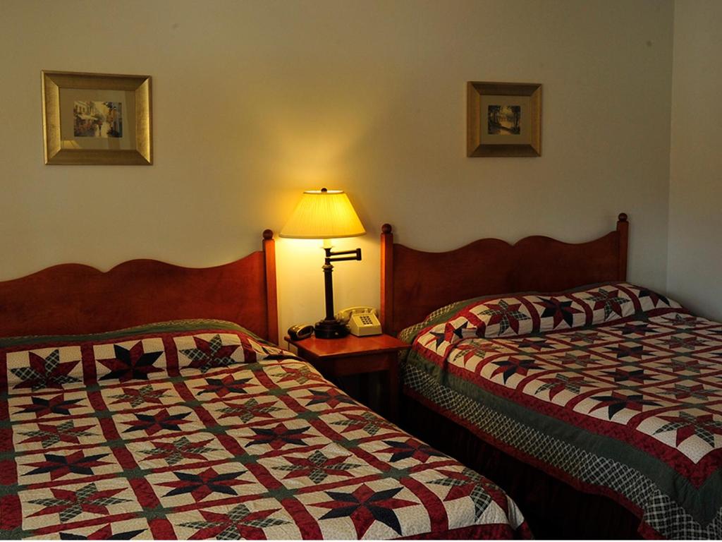 Willows Motel photo