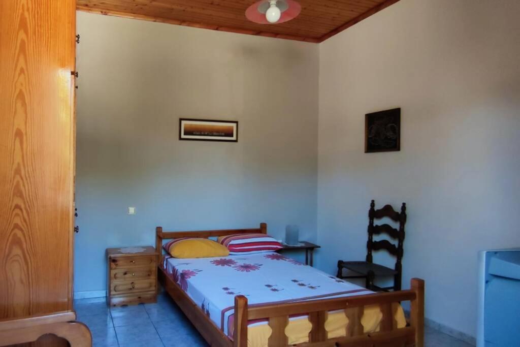 A bed or beds in a room at Feli's country house
