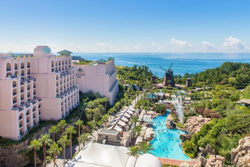Bazén v ubytování Lotte Hotel Jeju nebo v jeho okolí