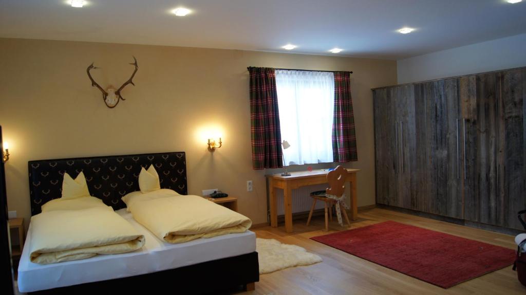 Postel nebo postele na pokoji v ubytování Hotel Hartenfels