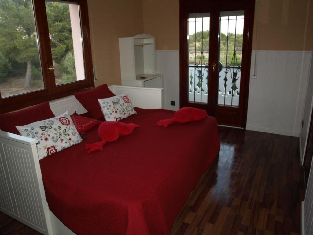 Fotografia z galérie ubytovania Near the beach, 8 bedrooms, sleeps 22, Jacuzzi, Full AC, BBQ, 2 kitchens, 2 dishwashers, fast internet, ping pong, cars not necessary v destinácii Les tres Cales