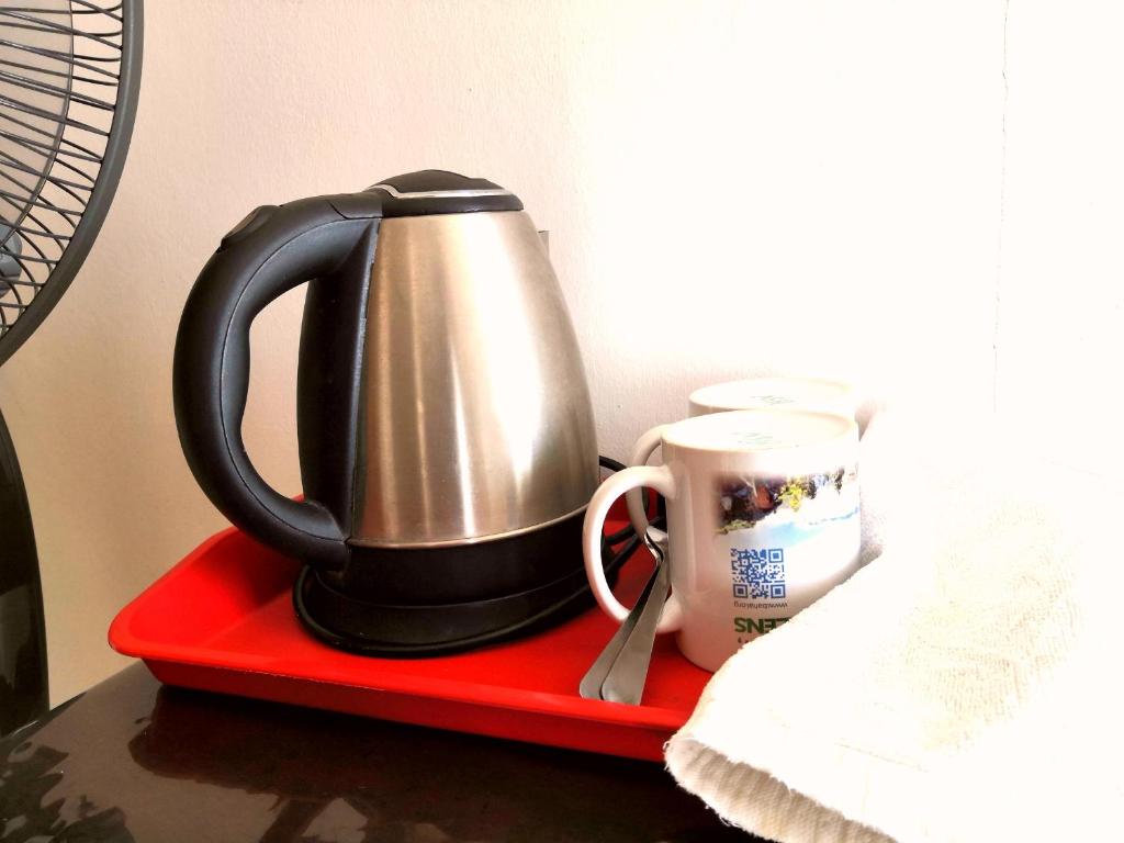 Příslušenství pro přípravu čaje a kávy v ubytování D' Limbai Cottage