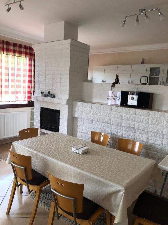 Kuchnia lub aneks kuchenny w obiekcie RELAX Apartman
