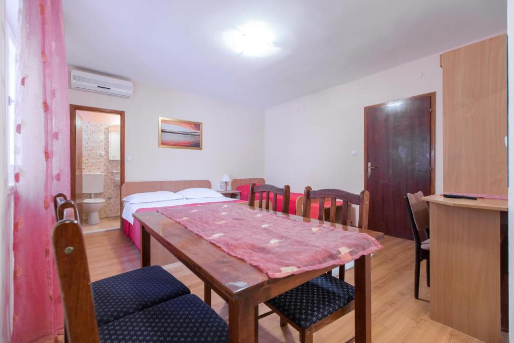 Posteľ alebo postele v izbe v ubytovaní Apartments Staničić