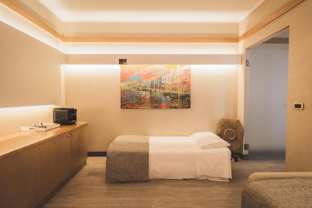 Postel nebo postele na pokoji v ubytování Park Hotel Ai Pini & Restaurant Ai Pini