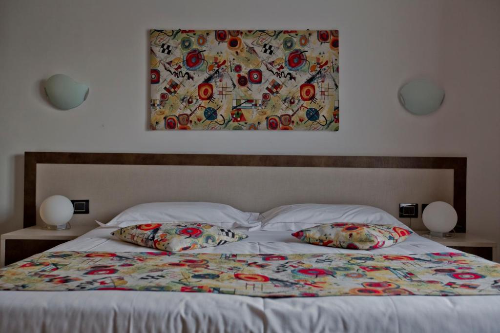 Postel nebo postele na pokoji v ubytování Hotel Lago di Como