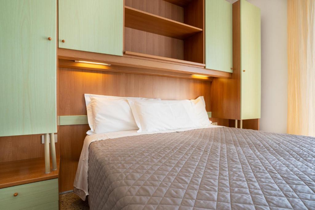 Postel nebo postele na pokoji v ubytování Hotel Dolomiti