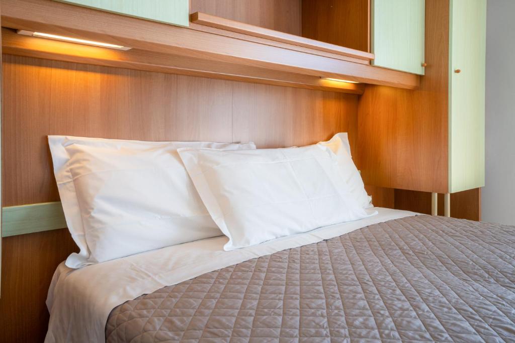 Postel nebo postele na pokoji v ubytování Hotel Dolomiti