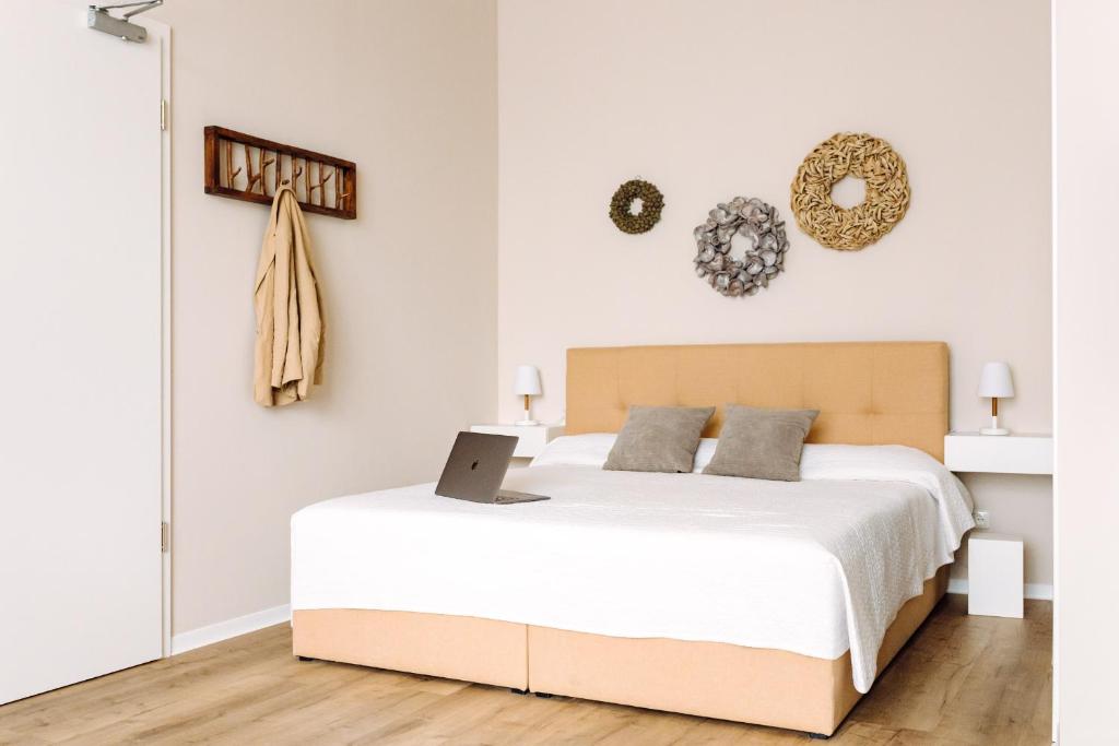 Tempat tidur dalam kamar di Apartment an der Altstadt: #Oslo