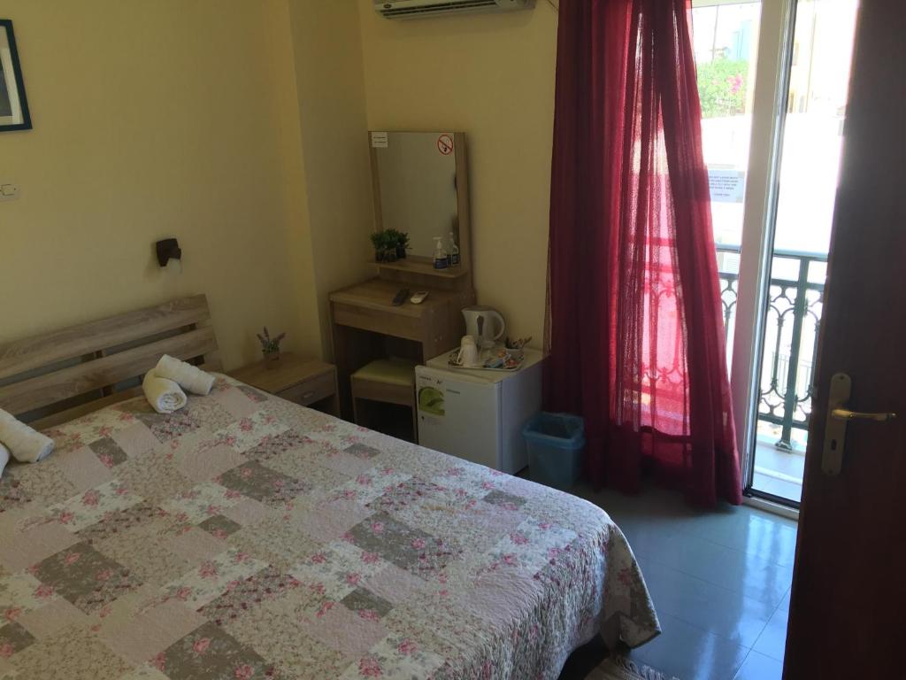 Postel nebo postele na pokoji v ubytování Platanos Rooms