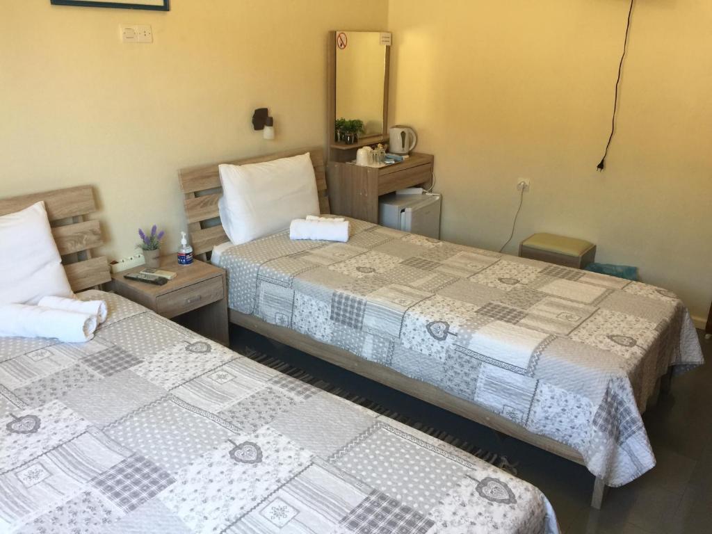 Postel nebo postele na pokoji v ubytování Platanos Rooms